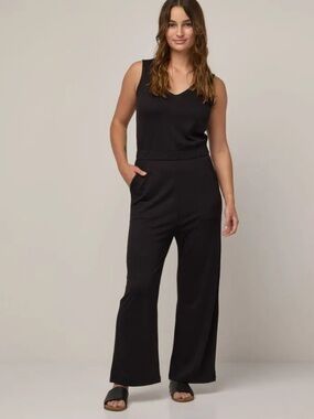 Wooland wool& Charlie Women's Black Sleeveless merino V-Neck Jumpsuit